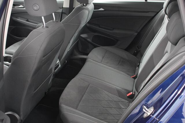 Volkswagen GOLF Variant 1.5 eTSI 150pk DSG Style | Navigatie | Apple Carplay/Android Auto | Climate Control | Camera | Parkeersensoren | Park Assist | Adaptive Cruise control | Wegklapbare trekhaak | Stoel- en stuurverwarming | Climatronic | Virtual Cockpit