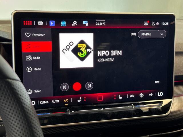 Volkswagen GOLF 1.5 150pk eTSI R-Line Edition Dodehoeksensoren | Achteruitrijcamera | Adaptive cruise control