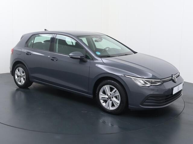 Volkswagen GOLF 1.0 TSI Life | 110 PK | Achteruitrijcamera | Navigatiesysteem | Adaptive cruise control |