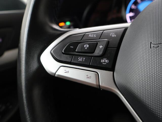 Volkswagen GOLF 1.0 TSI Life | 110 PK | Achteruitrijcamera | Navigatiesysteem | Adaptive cruise control |