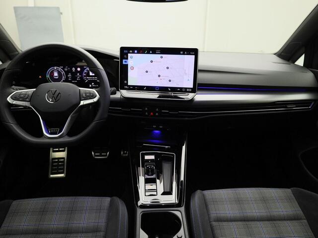 Volkswagen GOLF 1.5 eHybrid 200kW/272PK GTE · 360° Camera + Parkeersensoren · Navigatie · Apple/Android · Garantie tot oktober 2026
