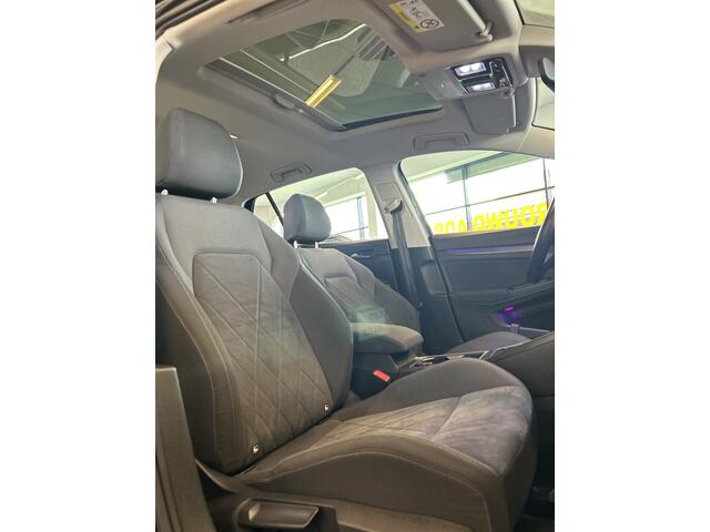 Volkswagen GOLF 1.5 eTSI Style Automaat | Panoramadak | Memory seats | Adaptieve cruise control | Stoel+Stuurverwarming | Sfeerverlichting | 18''INCH | Navigatie | Lane assist | Parkeersensoren v+a