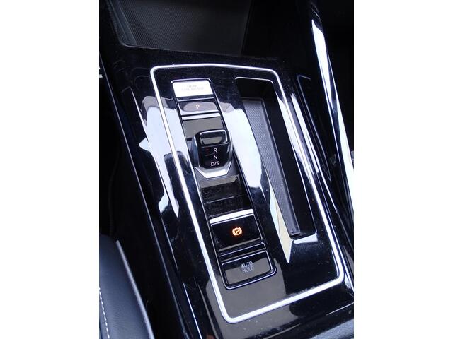 Volkswagen GOLF 1.5 eTSI R-Line 3x R LINE | NAVIGATIE | PANORAMADAK | SPORT INTERIEUR | ADAPTIEVE CRUISE| STUUR/STLE VERWARMING | IQ LED PAKKET | ACHTERUIT RIJ CAMERA | SFEERVERLICHTING |