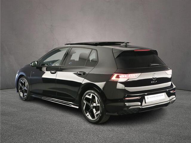 Volkswagen GOLF R-Line Edition 1.5 eTSI 150pk DSG Automaat Panoramadak, Harman Kardon audio, Adaptive cruise control, Achteruitrijcamera, LED matrix koplampen