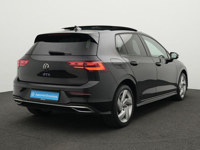 Volkswagen GOLF 1.4 245 pk DSG eHybrid GTE | Panoramadak | IQ Light | Navigatie | Adaptive Cruise | Parkeersensoren voor/achter