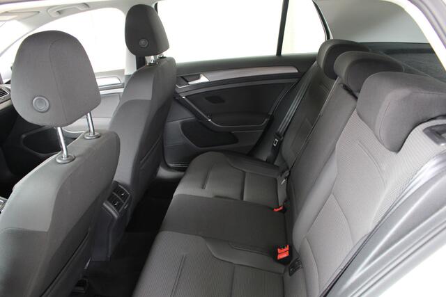 Volkswagen GOLF 1.0 TSI Comfortline Navigatie | Automatische Airco | lichtmetalen velgen | Parkeersensoren