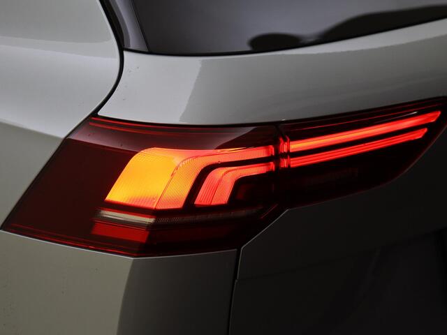 Volkswagen GOLF Variant 1.5 TSI Life Business