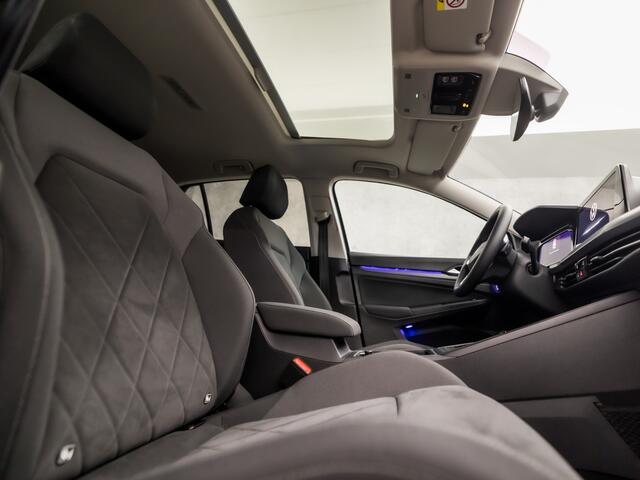 Volkswagen GOLF 1.5 eTSI Sport 150Pk Automaat (SCHUIFDAK, APPLE CARPLAY, HEAD-UP DISPLAY, MEMORY SEATS, IQ LIGHT, ALCANTARA, SFEERVERLICHTING, STOELVERWARMING, CAMERA, GETINT GLAS, NIEUWSTAAT)