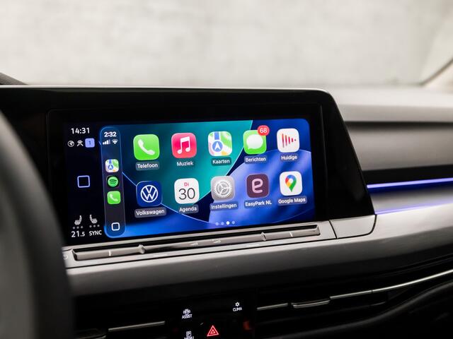 Volkswagen GOLF 1.5 eTSI Sport 150Pk Automaat (SCHUIFDAK, APPLE CARPLAY, HEAD-UP DISPLAY, MEMORY SEATS, IQ LIGHT, ALCANTARA, SFEERVERLICHTING, STOELVERWARMING, CAMERA, GETINT GLAS, NIEUWSTAAT)