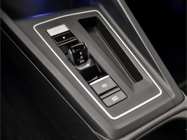 Volkswagen GOLF 1.5 eTSI Sport 150Pk Automaat (SCHUIFDAK, APPLE CARPLAY, HEAD-UP DISPLAY, MEMORY SEATS, IQ LIGHT, ALCANTARA, SFEERVERLICHTING, STOELVERWARMING, CAMERA, GETINT GLAS, NIEUWSTAAT)