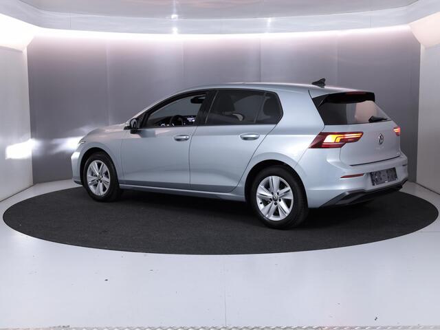 Volkswagen GOLF 1.5 eTSI Life Edition 150 PK DSG | Verlengde garantie | Panorama dak | Velours bekleding | Head up Display | Stoel- en stuurverwarming |