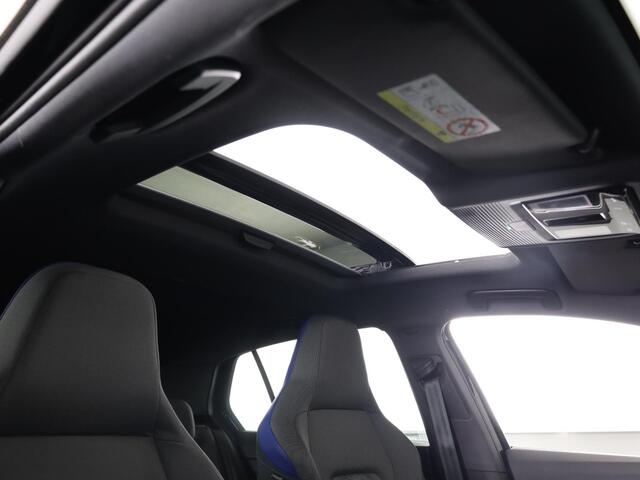 Volkswagen GOLF 1.5 eHybrid GTE 272 pk Automaat (DSG) | Sportpakket | Panoramadak | Lederen bekleding | Elektr. trekhaak | Parkeersensoren | Blackstyle | Stoelverwarming |