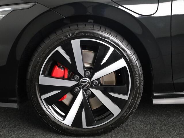 Volkswagen GOLF 1.5 eHybrid GTE 272 pk Automaat (DSG) | Sportpakket | Panoramadak | Lederen bekleding | Elektr. trekhaak | Parkeersensoren | Blackstyle | Stoelverwarming |