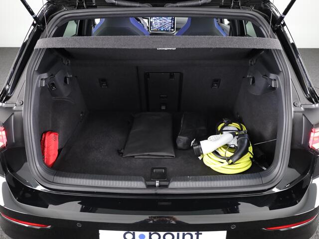 Volkswagen GOLF 1.5 eHybrid GTE 272 pk Automaat (DSG) | Sportpakket | Panoramadak | Lederen bekleding | Elektr. trekhaak | Parkeersensoren | Blackstyle | Stoelverwarming |