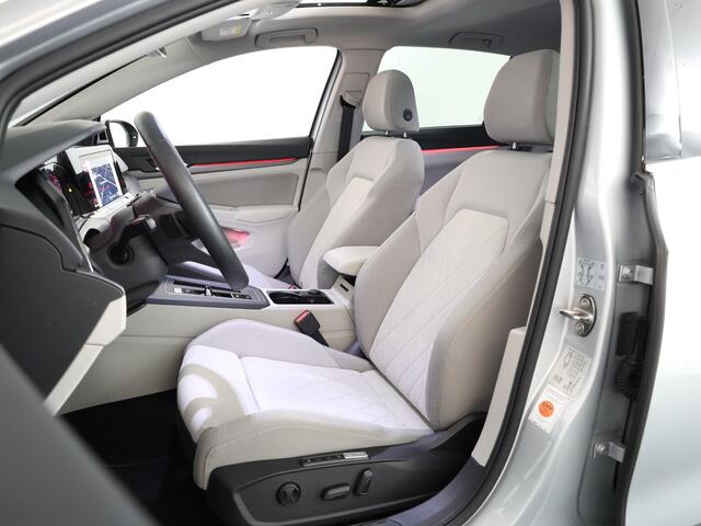 Volkswagen GOLF 1.5 eTSI Style 130 pk Automaat (DSG) | Navigatie | Panoramadak | Parkeersensoren | Adaptieve cruise control | Stoelverwarming |