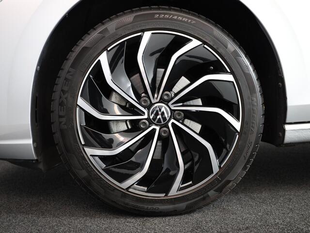 Volkswagen GOLF 1.5 eTSI Style 130 pk Automaat (DSG) | Navigatie | Panoramadak | Parkeersensoren | Adaptieve cruise control | Stoelverwarming |