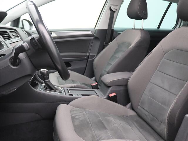 Volkswagen GOLF 1.4 TSI Highline 125PK DSG Pano-Schuifdak, Keyless, Adaptieve Cruise Controle, Digital Cockpit, Achteruitrijcamera, Alarm, Ergo Comfort stoel, Navi, Stoelverwarming, Trekhaak, 17" LM Velgen