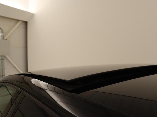 Volkswagen GOLF 1.5 TSI Life Bns | Panoramadak | Adaptive Cruise | Stoelverwarming | Camera | Navigatie | Carplay | Sfeerverlichting