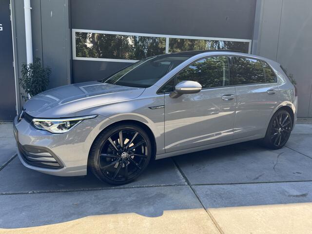 Volkswagen GOLF 1.5 eTSI 150pk DSG Style 1st Edition Black Panoramadak Winterpakket 19" Velgen IQ Light Massagestoel