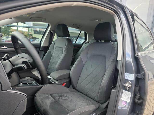 Volkswagen GOLF 1.4 eHybrid Style *Trekhaak & ACC*