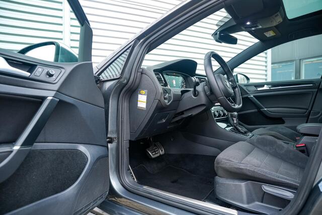 Volkswagen GOLF 2.0 TSI 4Motion R Panodak ACC Virtual Dash DAB+ Navigatie Carplay Stoelverw.