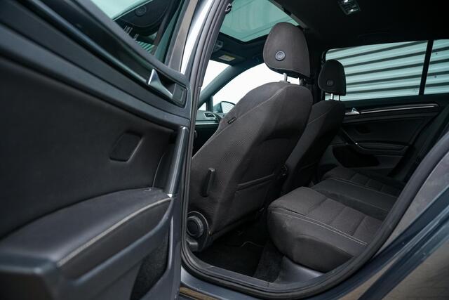 Volkswagen GOLF 2.0 TSI 4Motion R Panodak ACC Virtual Dash DAB+ Navigatie Carplay Stoelverw.