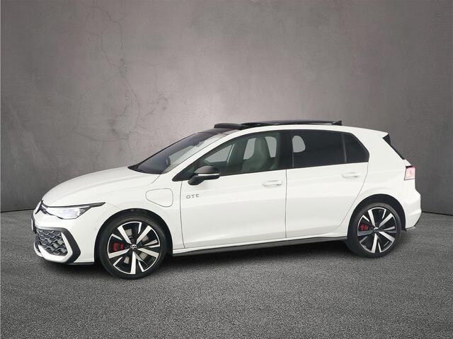 Volkswagen GOLF 1.5 eHybrid GTE 272pk DSG Automaat, Panoramadak, Trekhaak, Lederen bekleding, Stoelverwarming, Black style, Achteruitrijcamera, Elektrisch verstelbare stoel, Dodehoeksensor, Adaptief onderstel