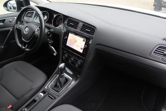 Volkswagen GOLF 1.4 TSI Automaat Achteruitrijcamera/Navigatie/Apple carplay/Led koplampen/Licht metalen velgen/Inklapbare spiegels