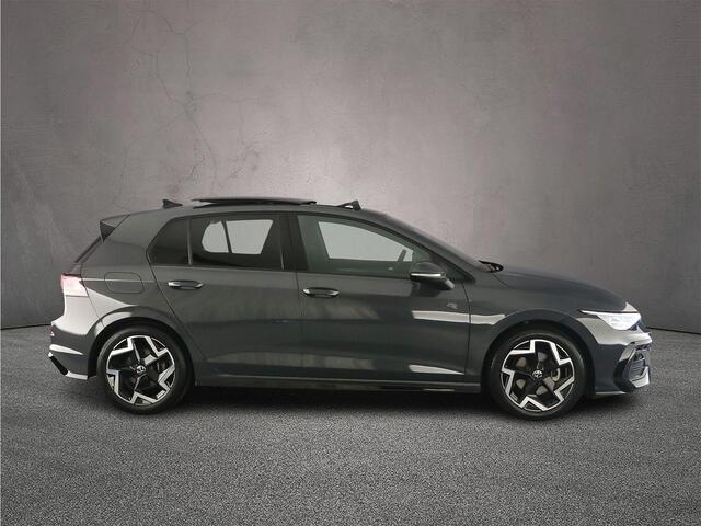 Volkswagen GOLF 1.5 eTSI R-Line Edition 150pk DSG Automaat, Panoramadak, LED matrix koplampen, Harman Kardon sound, Stoelverwarming, Adaptive cruise control, Navigatie, App connect, Stoelverwarming, Side assist
