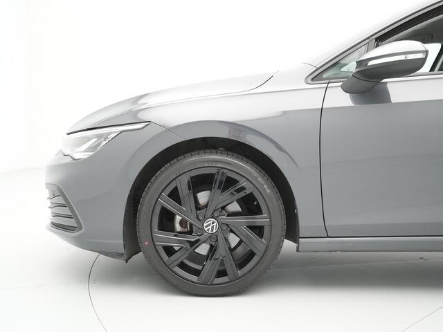 Volkswagen GOLF 1.5 TSI 130pk first Navigatie Stoelverwarming Acc 18'' velgen 211