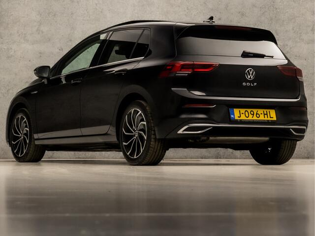 Volkswagen GOLF 1.5 TSI Sport (SCHUIFDAK, 4 CILINDER, APPLE CARPLAY, MEMORY SEATS, CAMERA, SFEERVERLICHTING, ALCANTARA, GETINT GLAS, LM VELGEN, NIEUWSTAAT)