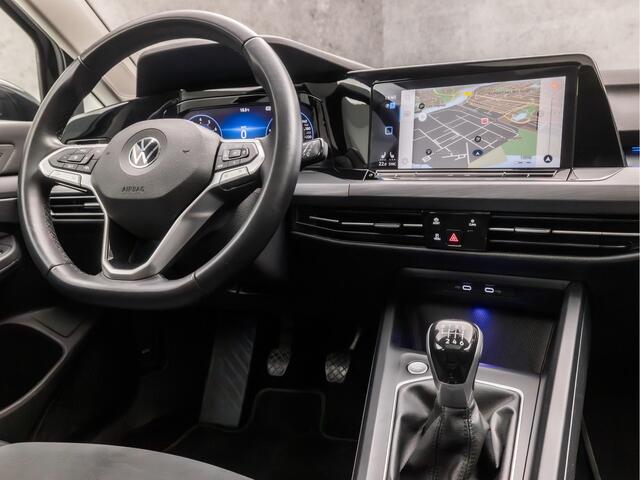 Volkswagen GOLF 1.5 TSI Sport (SCHUIFDAK, 4 CILINDER, MEMORY SEATS, HEAD-UP DISPLAY, STUUR/STOELVERWARMING, DYNAMISCHE KNIPPERLICHTEN, SPORTSTOELEN, CAMERA, GETINT GLAS, ALCANTARA, NIEUWE APK, NIEUWSTAAT)