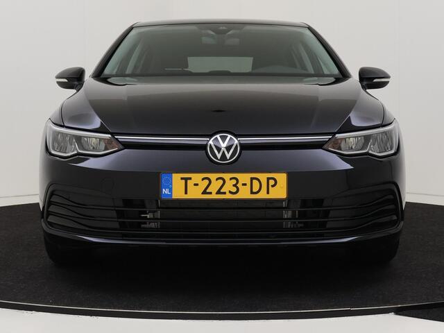 Volkswagen GOLF 1.0 eTSI Life | Achteruitrijcamera | Navigatie | Adaptieve cruise control | Sfeerverlichting | Draadloze telefoonlader | CarPlay |