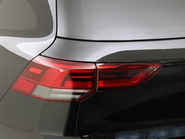 Volkswagen GOLF 1.0 eTSI Life | Achteruitrijcamera | Navigatie | Adaptieve cruise control | Sfeerverlichting | Draadloze telefoonlader | CarPlay |