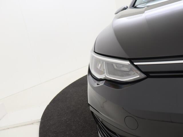 Volkswagen GOLF 1.0 eTSI Life | Achteruitrijcamera | Navigatie | Adaptieve cruise control | Sfeerverlichting | Draadloze telefoonlader | CarPlay |