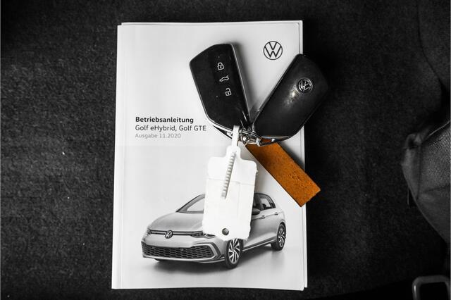 Volkswagen GOLF 1.4 eHybrid GTE Black Style IQ Light Trekhaak ACC 19"