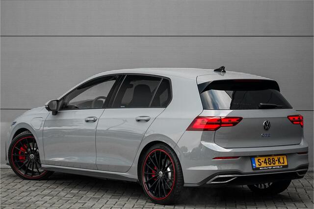 Volkswagen GOLF 1.4 eHybrid GTE Black Style IQ Light Trekhaak ACC 19"