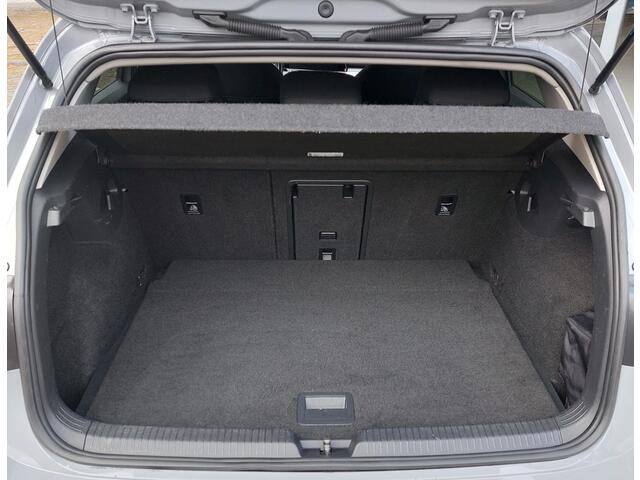 Volkswagen GOLF 1.5 TSI Life Business