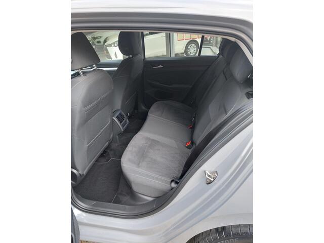 Volkswagen GOLF 1.5 TSI Life Business