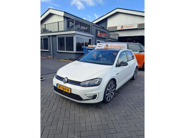 Volkswagen GOLF 1.4 TSI GTE Connected Series Panoramadak, Apple Carplay/Andriod auto, Leder, DAB, Goed onderhouden