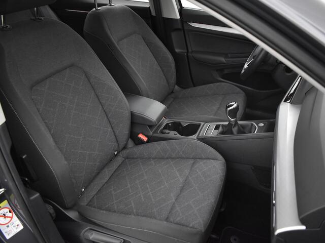 Volkswagen GOLF Variant 1.0 TSI 110pk Life · Camera · Elek. Trekhaak · Apple/Android Car Play · Navigatie · P-sensoren · 16'' Inch · Garantie t/m 08-05-2027 of 100.000km