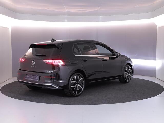 Volkswagen GOLF 1.5 eTSI 50 Jahre Edition 150 pk Automaat (DSG) | Navigatie | Panoramadak | Parkeersensoren | Achteruitrijcamera | Matrix LED koplampen | Stoelverwarming |