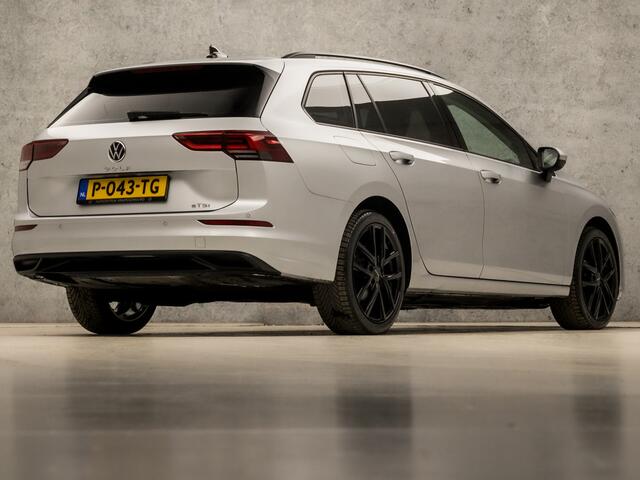 Volkswagen GOLF Variant 1.0 TSI Sportline Automaat (APPLE CARPLAY, GROOT NAVI, CLIMATE, STUUR/STOELVERWARMING, SFEERVERLICHTING, PARKEERSENSOREN, GETINT GLAS, SPORTSTOELEN, LM VELGEN, ADAPTIVE CRUISE, NIEUWSTAAT)