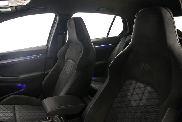 Volkswagen GOLF R-Line Edition 1.5 eTSI 150pk DSG Automaat Adaptive cruise control, Achteruitrijcamera, LED koplampen, Navigatie, Stuurwiel verwarmd