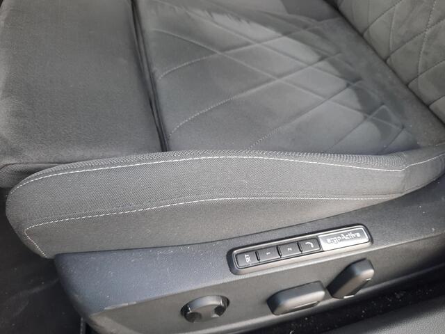 Volkswagen GOLF Variant 1.0 TSI Life Business | Ergo Stoelen | Camera | Navi | App Connect