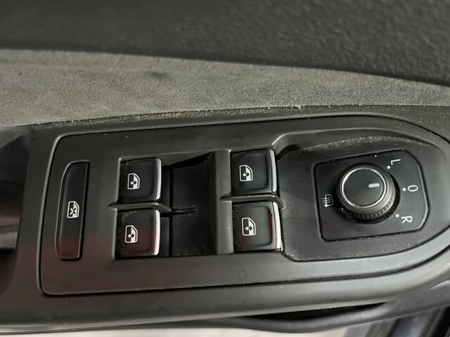 Volkswagen GOLF 1.4 eHybrid GTE / AUTOMAAT/ 245PK/ APP-CONNECT/ NAVI/ DIGITAL DASH/ MATRIX/ ADAPT. CRUISE/ 18" LMV/ PARK. SENSOREN/ CLIMA/ STOEL-STUUR VERWARM.