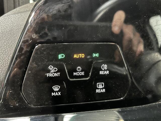 Volkswagen GOLF 1.4 eHybrid GTE / AUTOMAAT/ 245PK/ APP-CONNECT/ NAVI/ DIGITAL DASH/ MATRIX/ ADAPT. CRUISE/ 18" LMV/ PARK. SENSOREN/ CLIMA/ STOEL-STUUR VERWARM.