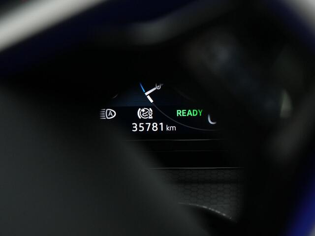 Volkswagen GOLF GTE 1.4 eHybrid 245 pk DSG | IQ Light | Panoramadak | Trekhaak | Stuur-/stoelverwarming | Achteruitrijcamera | Keyless | 18 inch