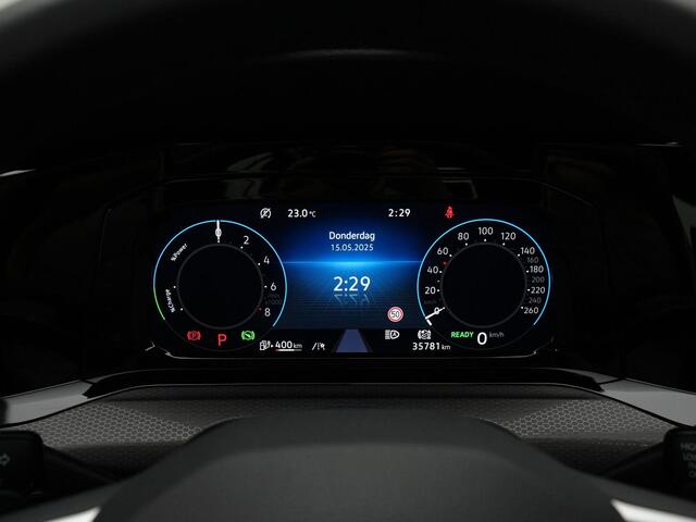 Volkswagen GOLF GTE 1.4 eHybrid 245 pk DSG | IQ Light | Panoramadak | Trekhaak | Stuur-/stoelverwarming | Achteruitrijcamera | Keyless | 18 inch