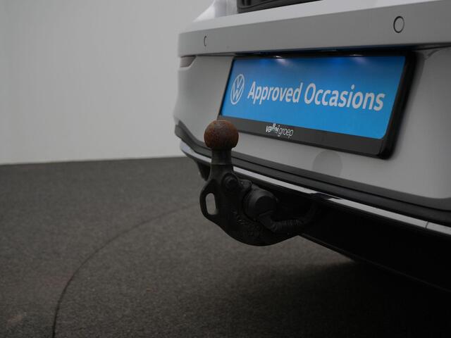 Volkswagen GOLF GTE 1.4 eHybrid 245 pk DSG | IQ Light | Panoramadak | Trekhaak | Stuur-/stoelverwarming | Achteruitrijcamera | Keyless | 18 inch